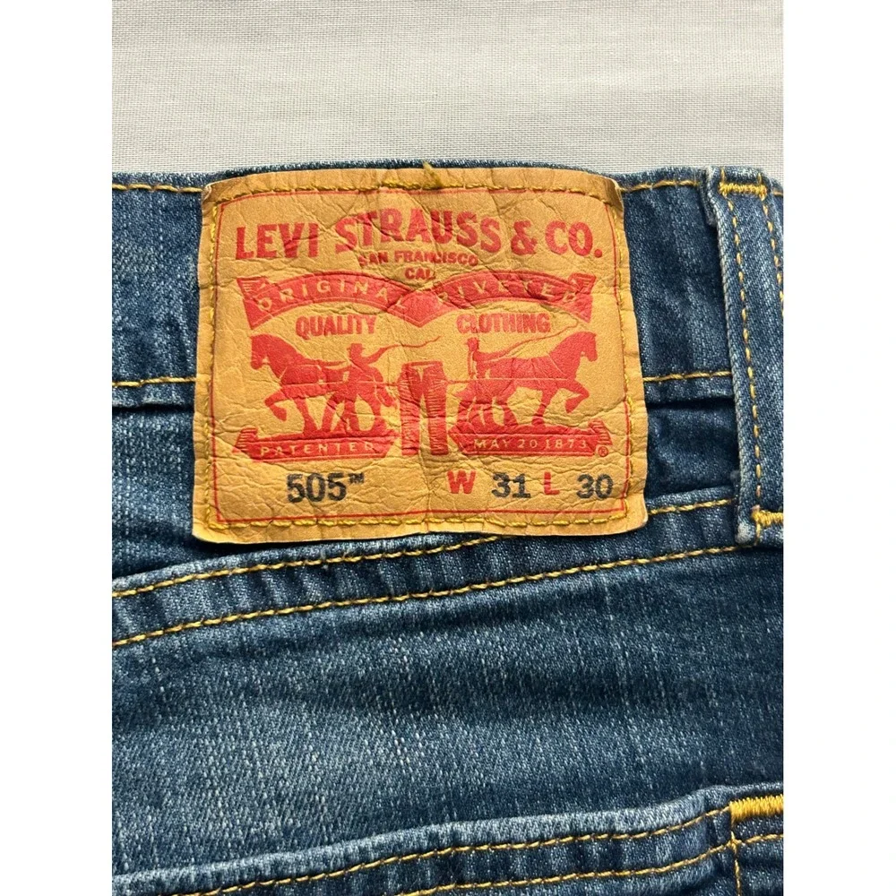 Levis 505 Regular Fit Jeans Mens 31x30 Medium Wash Blue Straight Leg Denim